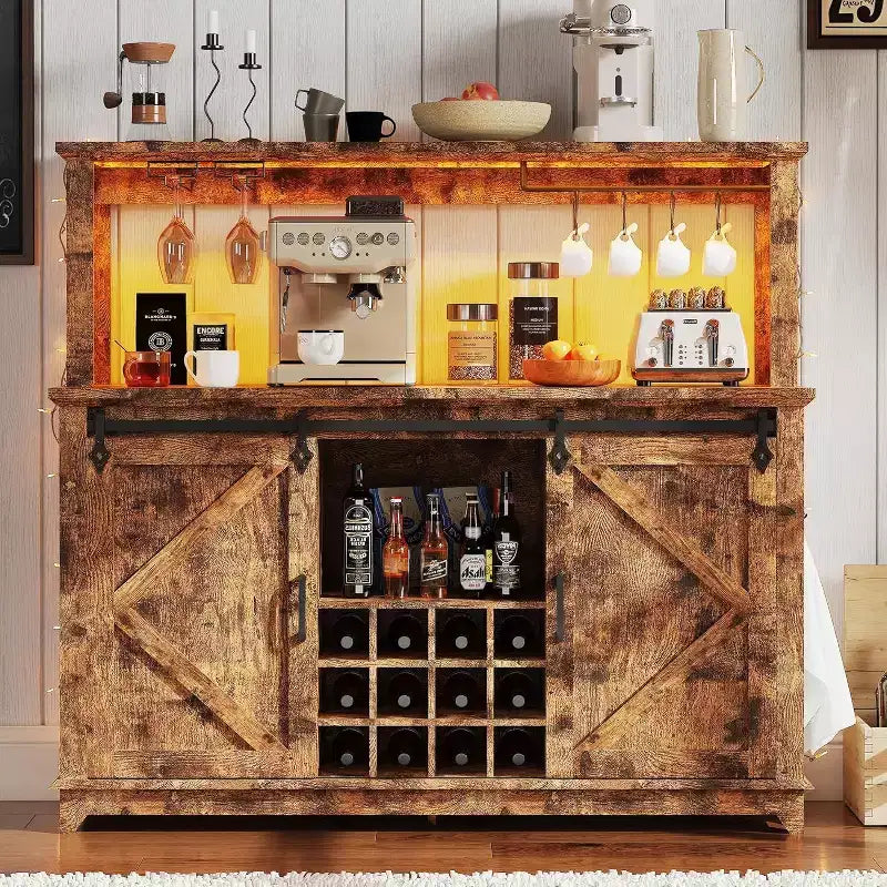 55 Armoire de bar à café de ferme noire - Prise de courant et lumière LED, porte coulissante de grange, casier à vin de 12 bouteilles, tiroirs à 2 niveaux