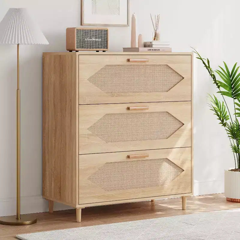 Commode 3 tiroirs en rotin, commode rustique en bois de chêne avec façades tissées, meuble de rangement moderne pour chambre, salon ou entrée