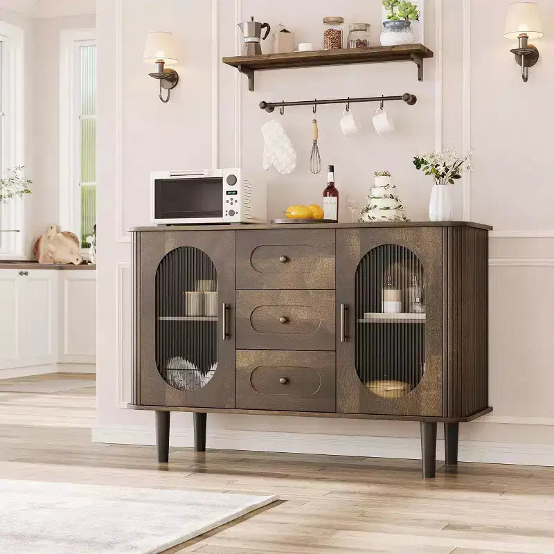 Buffet de 47 po avec 2 portes en verre cannelé et 3 tiroirs, meuble d'appoint de style ferme moderne avec étagères réglables pour bar à café