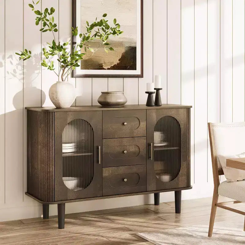 Buffet de 47 po avec 2 portes en verre cannelé et 3 tiroirs, meuble d'appoint de style ferme moderne avec étagères réglables pour bar à café