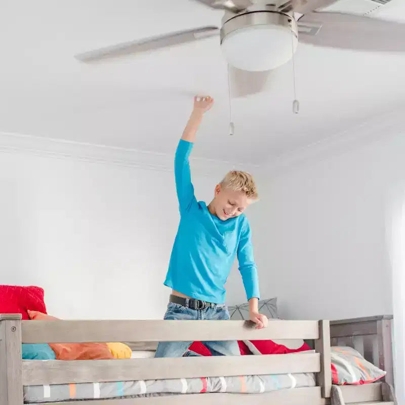Lit mezzanine double avec bureau et étagères de rangement pour enfants